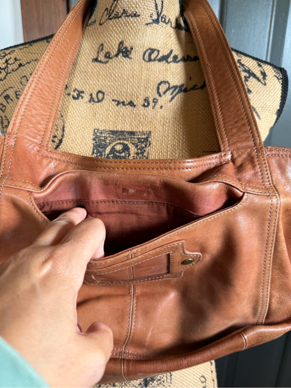 Fossil Chestnut Brown Leather Messenger Tote/Purse. Soft leather. Vintage Y2K - Picture 9 of 11